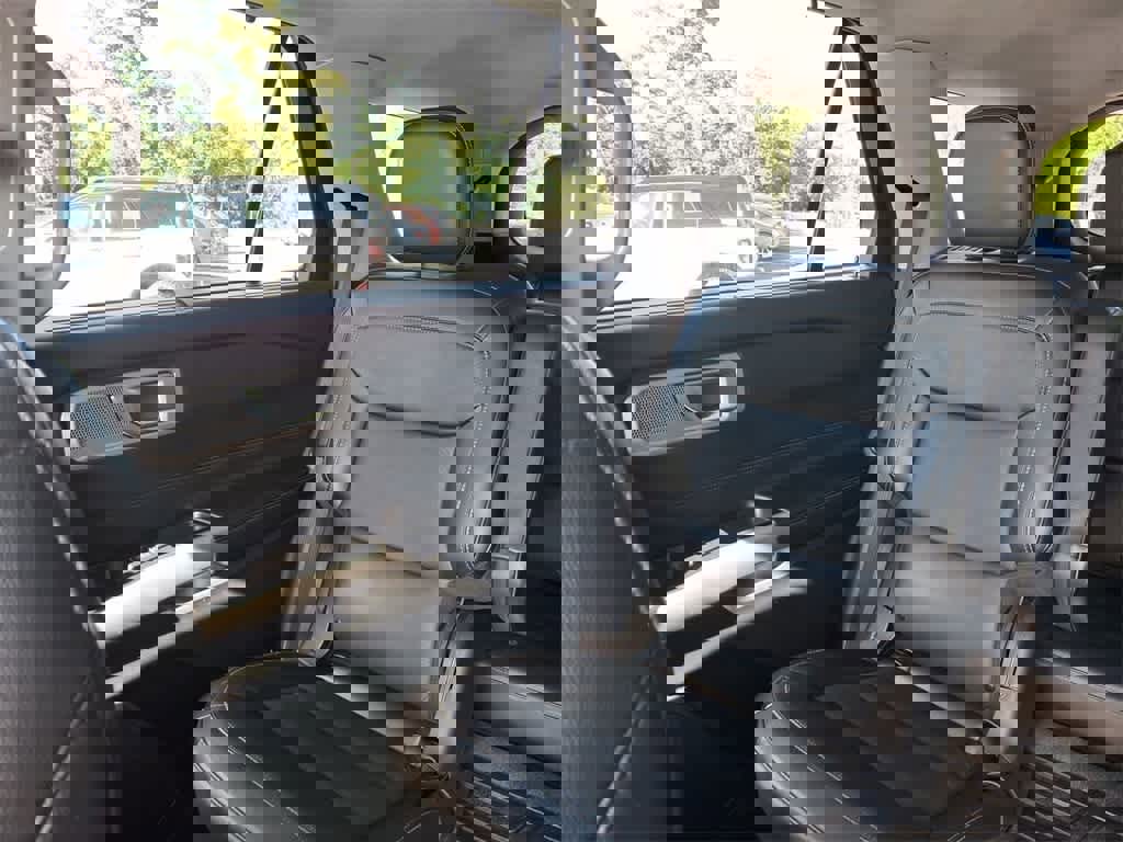 Used 2022 Ford Explorer Limited image 12