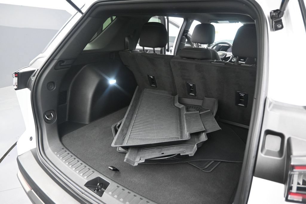 Used 2025 Chevrolet Equinox LT w/ Safety and Technology Package FWD image 17