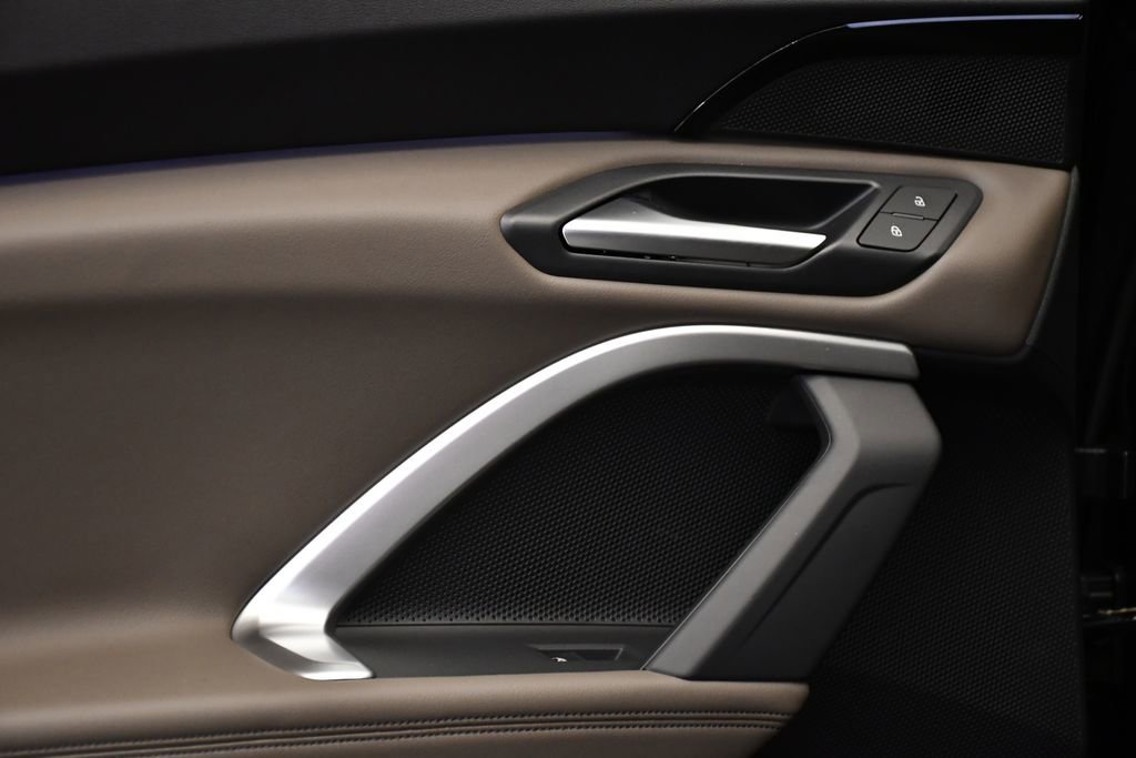 Used 2025 Audi Q5 Premium w/ Convenience Package image 39