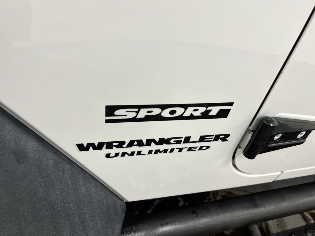 Used 2017 Jeep Wrangler Unlimited Sport w/ Connectivity Group AWD/4WD image 22