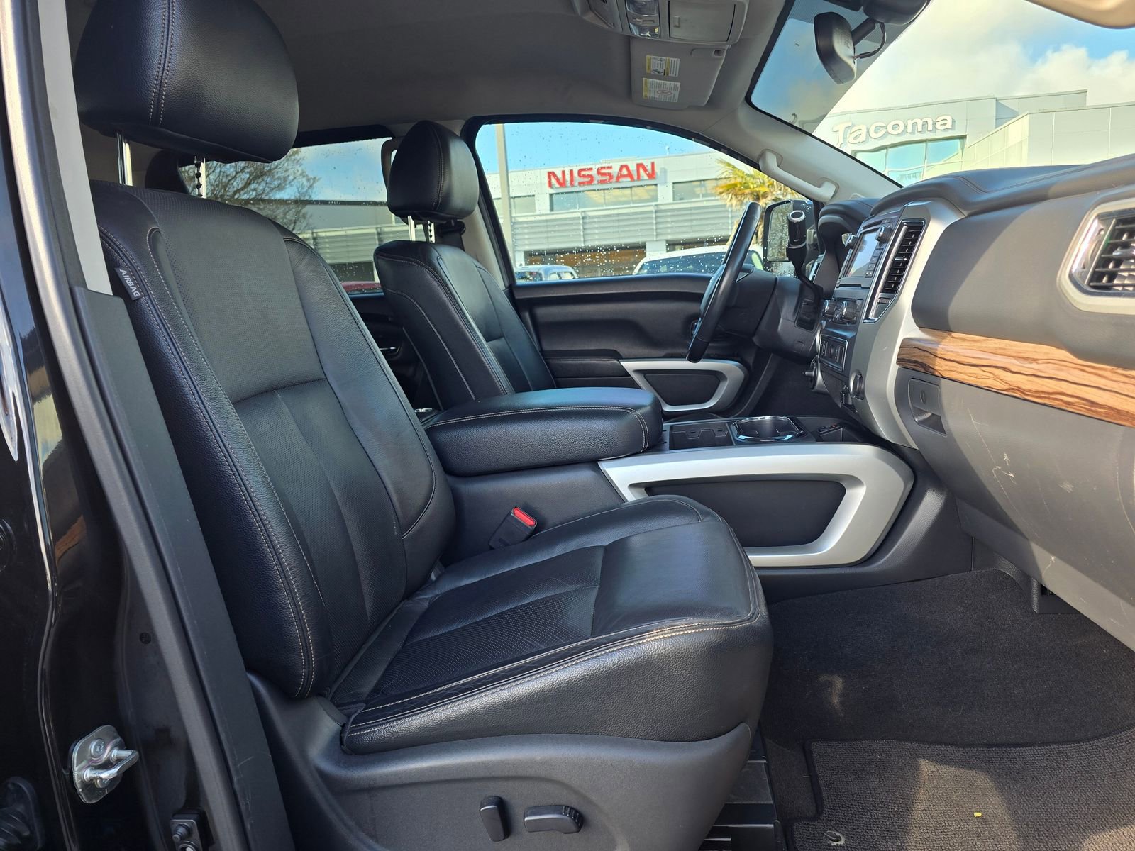 Used 2017 Nissan Titan SL AWD/4WD image 37