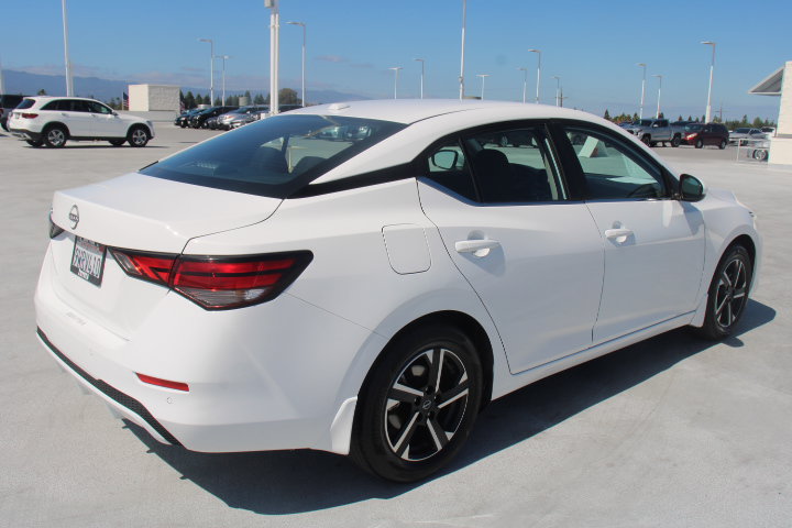 Used 2025 Nissan Sentra SV FWD image 3