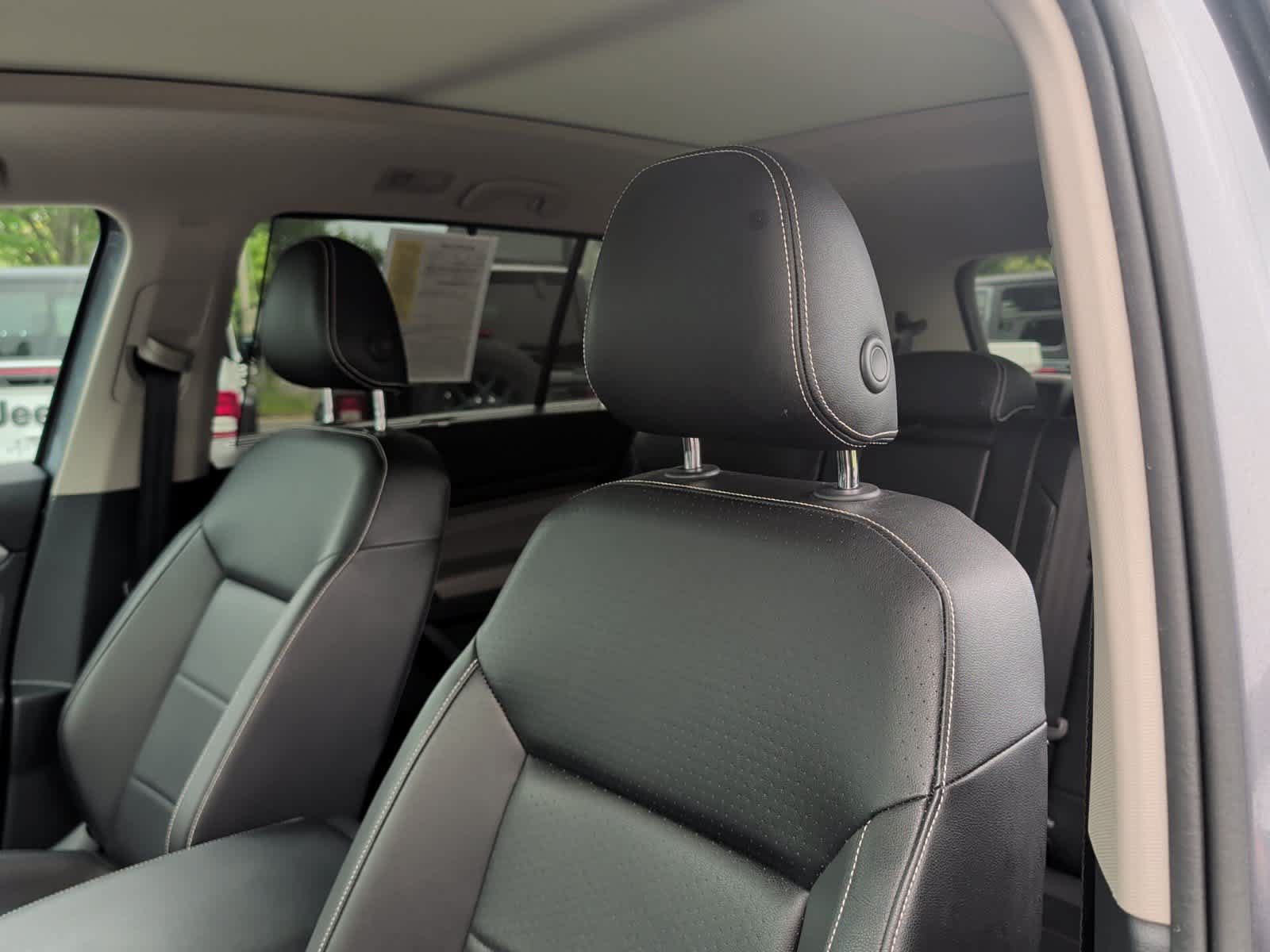 Used 2022 Volkswagen Atlas SEL AWD/4WD image 16