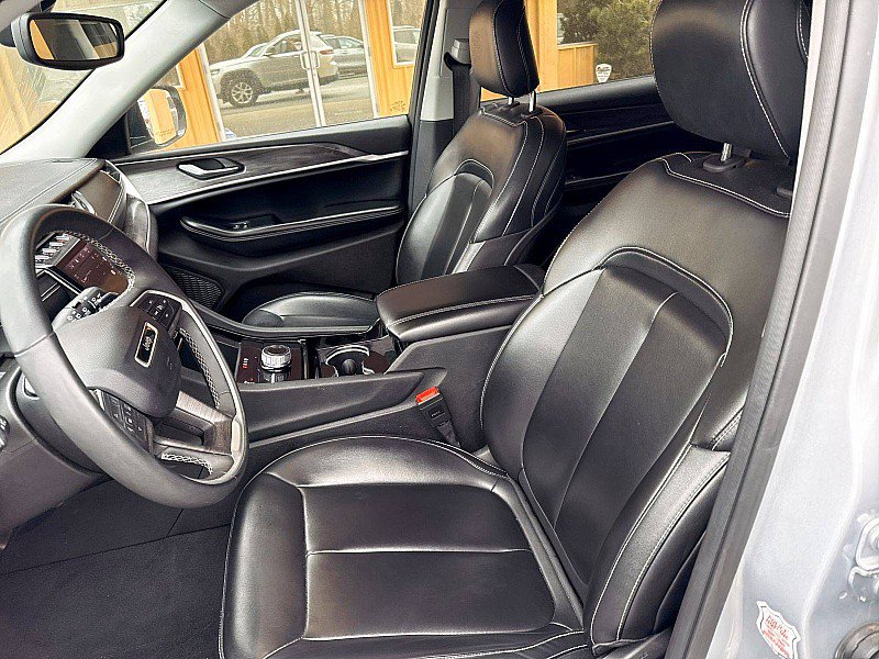 Used 2023 Jeep Grand Cherokee L Limited image 9