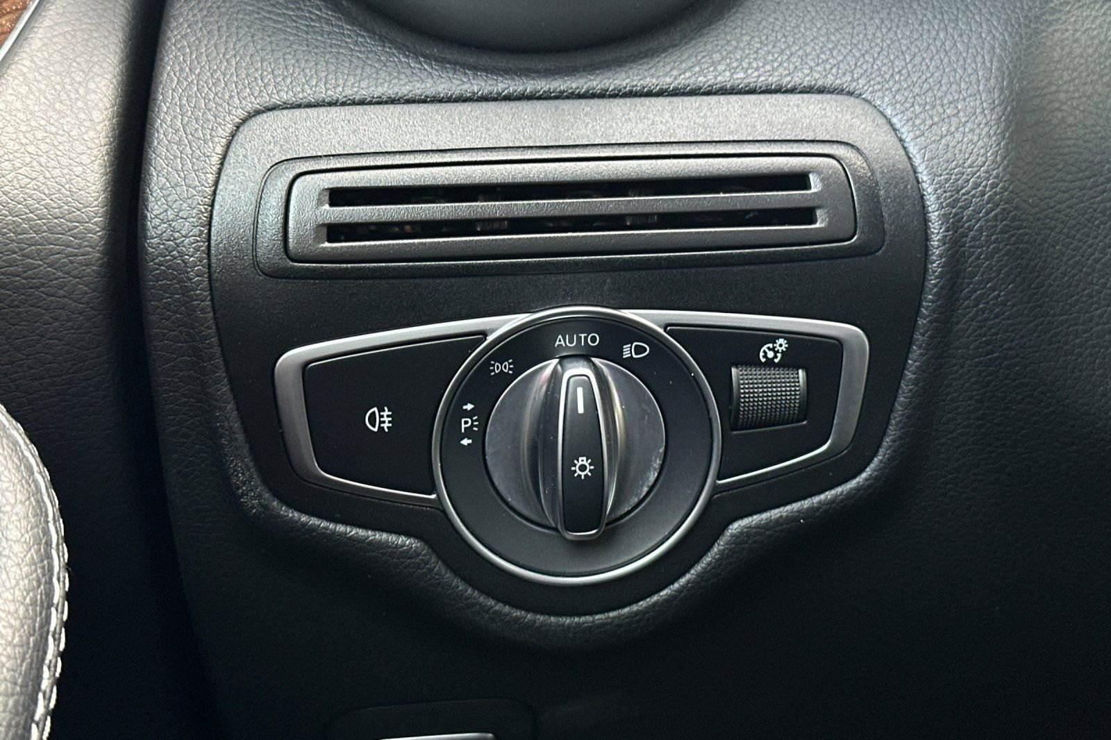 Certified 2022 Mercedes-Benz GLC 300 4MATIC image 32