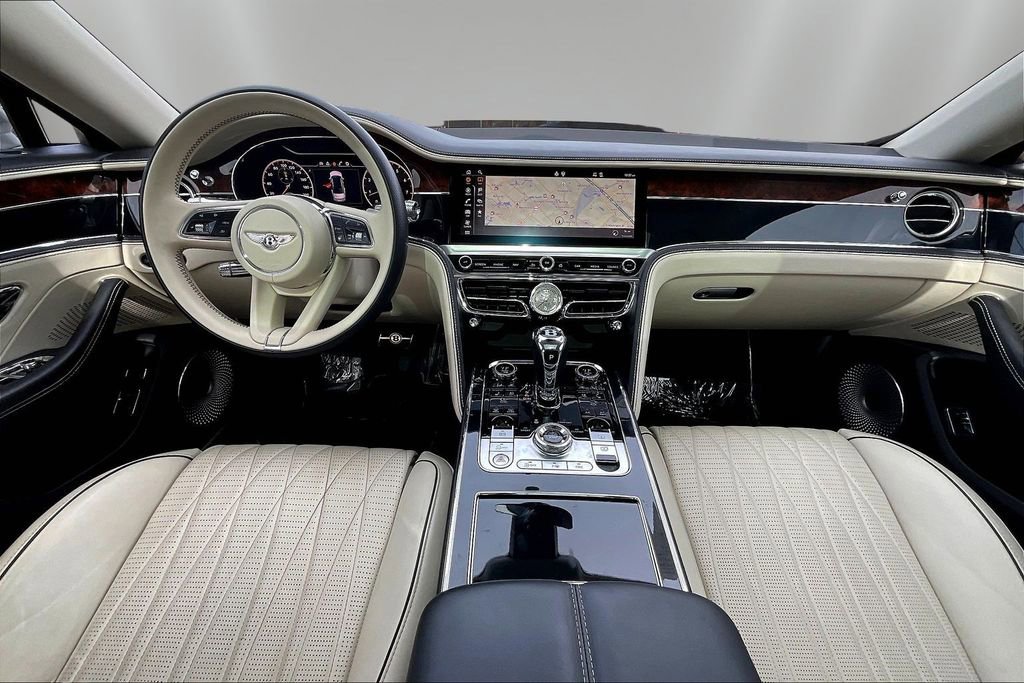 Used 2022 Bentley Flying Spur V8 image 7