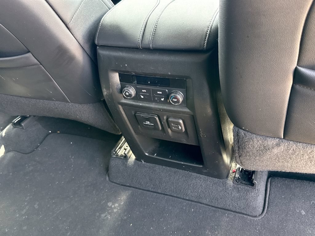 Used 2023 Chevrolet Traverse High Country FWD image 18