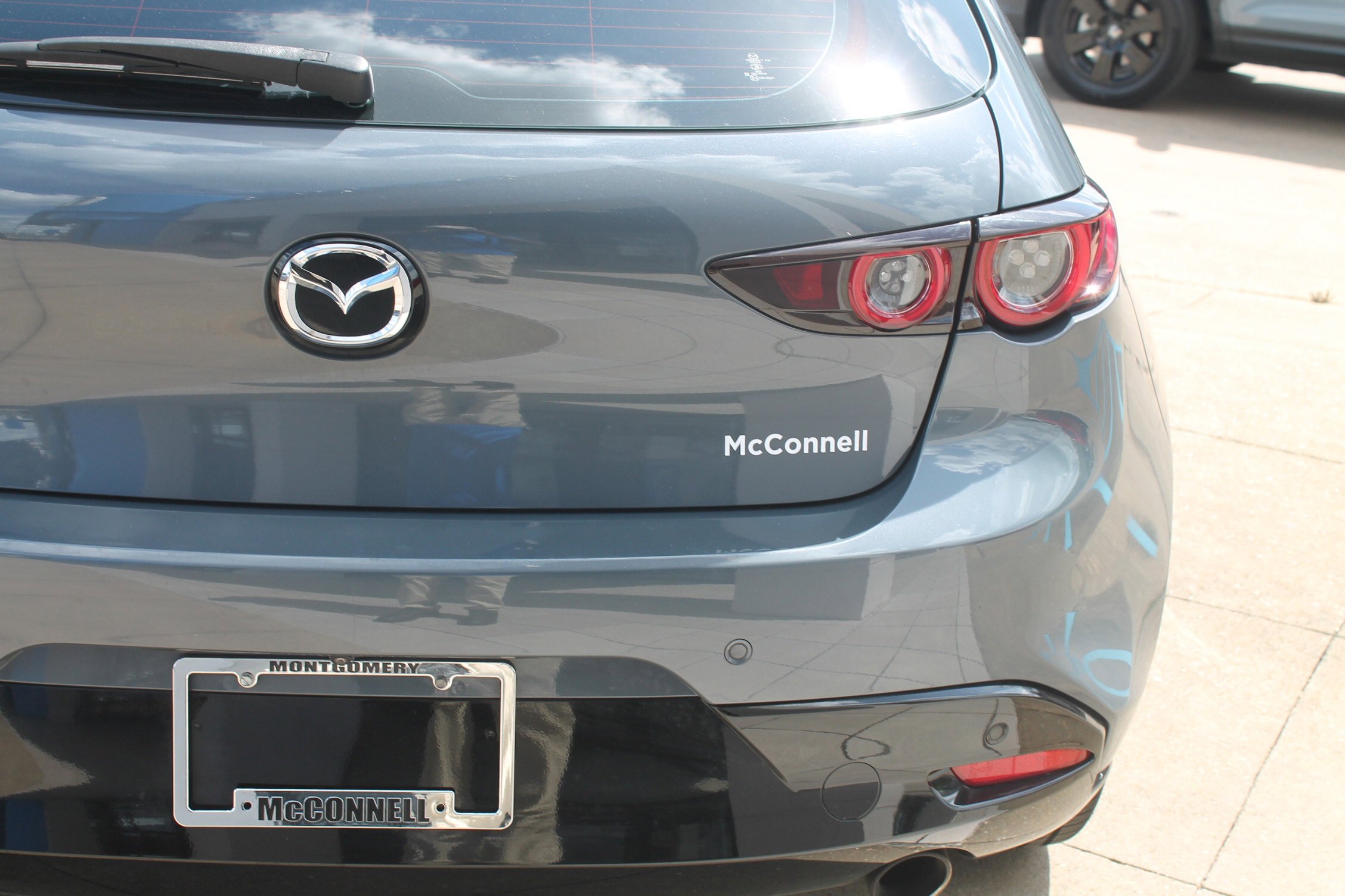 Used 2021 MAZDA MAZDA3 Hatchback w/Premium Plus Pkg image 5