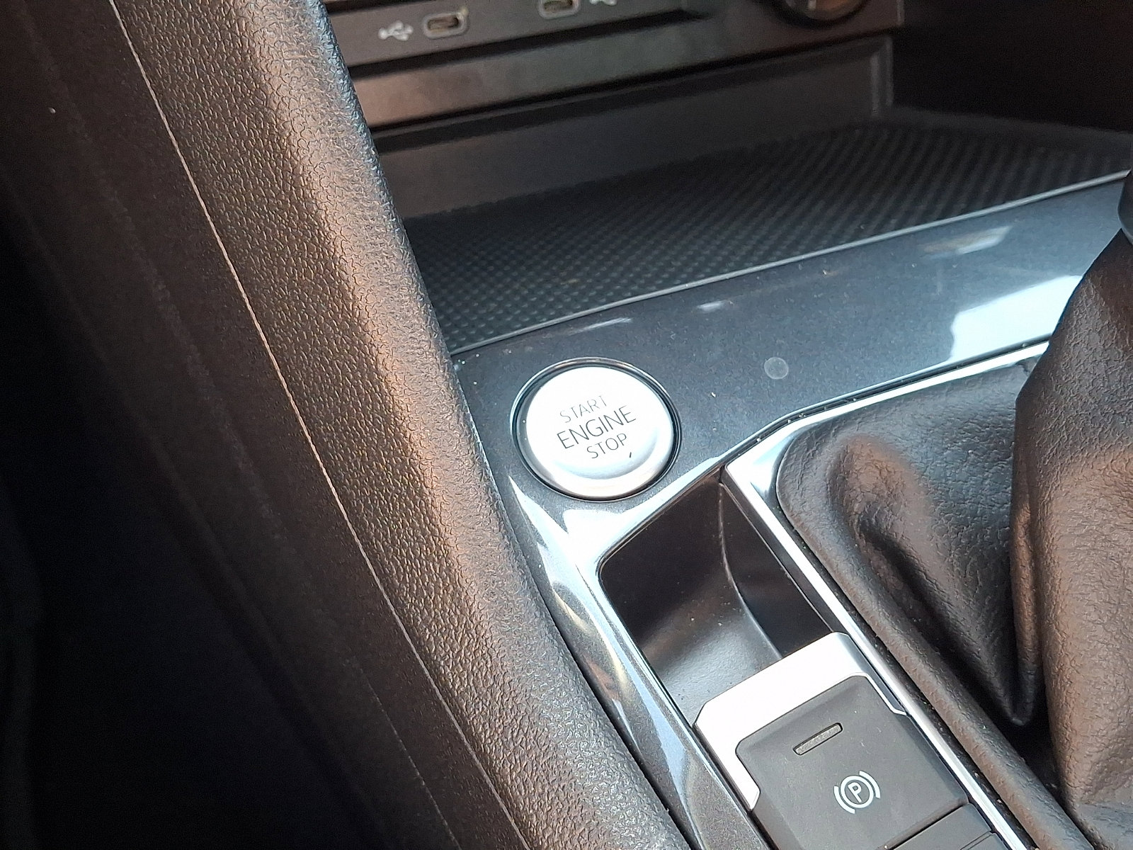 Certified 2024 Volkswagen Tiguan Wolfsburg Edition AWD/4WD image 25