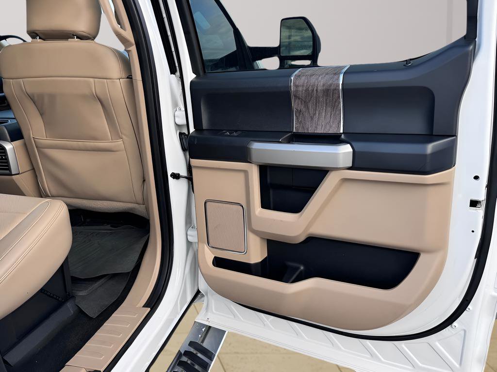 Used 2017 Ford F250 Lariat w/ Chrome Package image 16