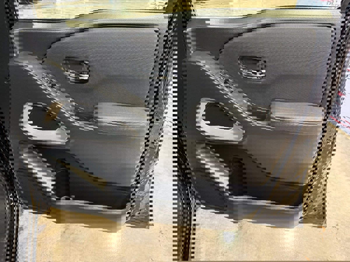 Used 2024 Nissan Frontier SV image 57