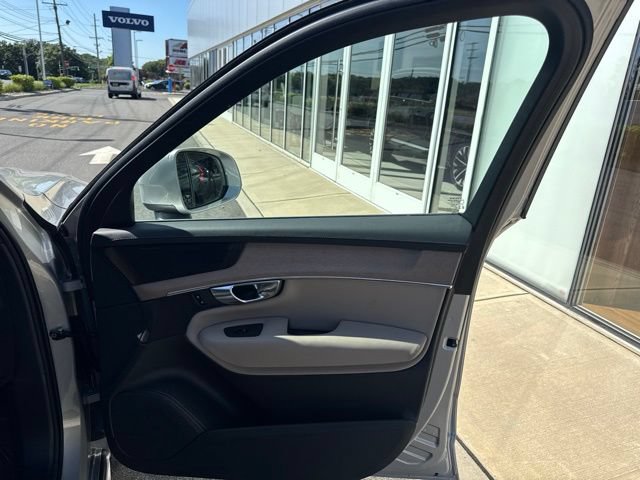 Used 2025 Volvo XC90 B6 Plus AWD/4WD image 14