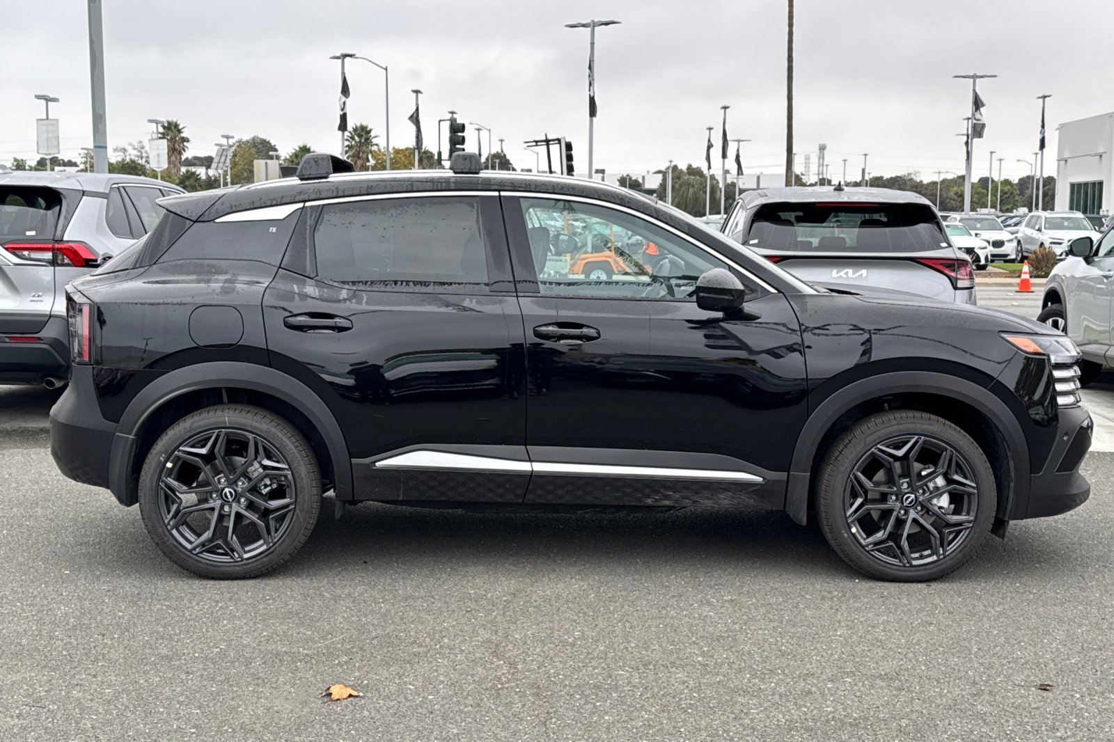 New 2026 Nissan Kicks SR w/ SR Premium Package image 3