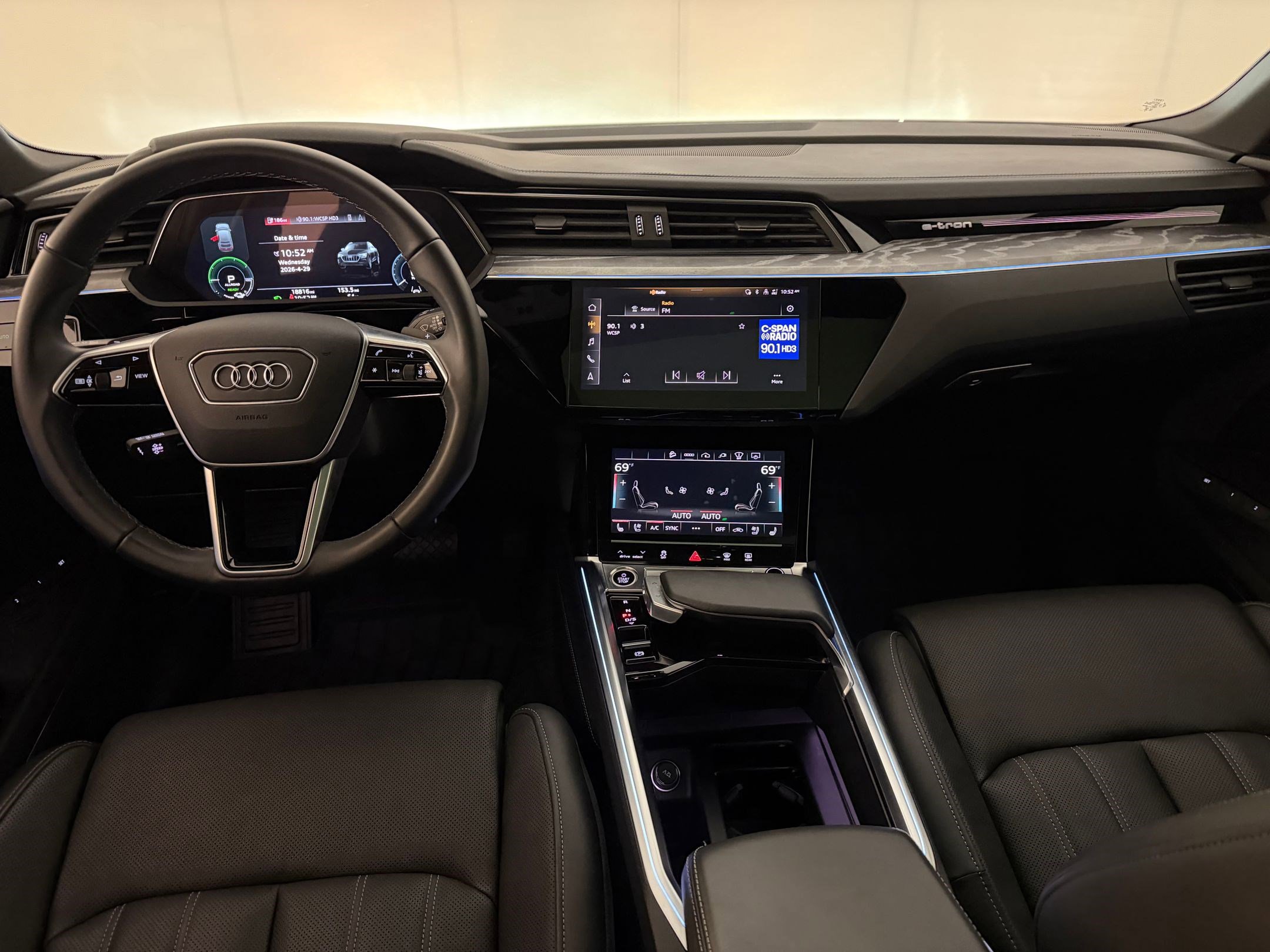 Used 2023 Audi e-tron Prestige w/ Prestige Package AWD/4WD image 16