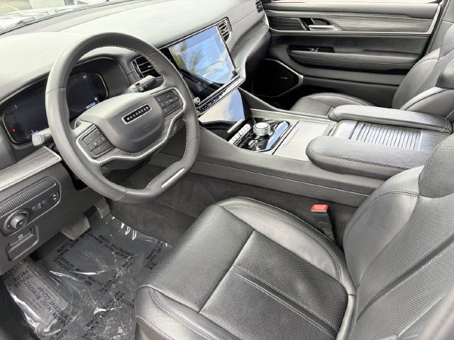 Used 2024 Jeep Wagoneer L Series II w/ Flexible Seating Group AWD/4WD image 19