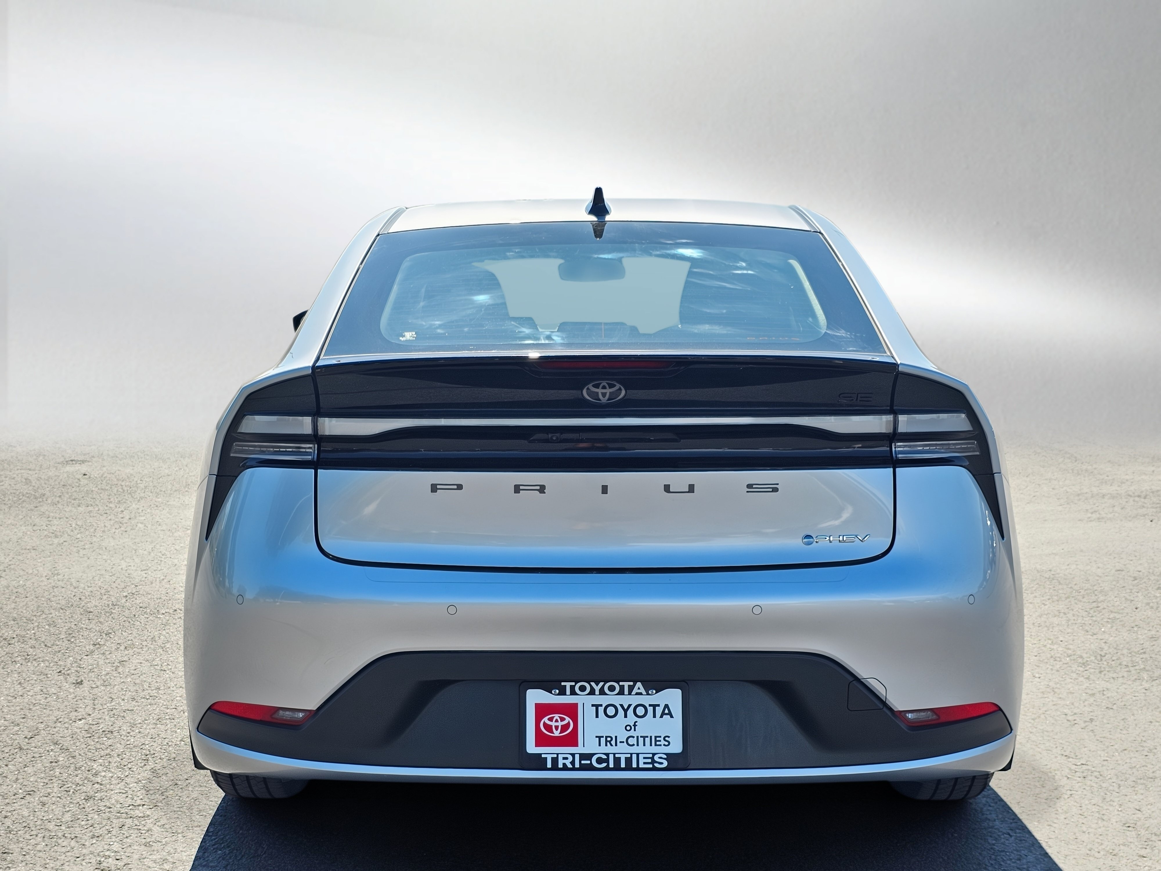 Certified 2026 Toyota Prius Plug-In Hybrid FWD image 5
