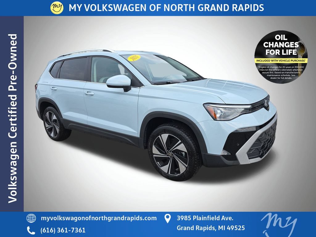 Used 2025 Volkswagen Taos SE w/ Panoramic Sunroof Package
