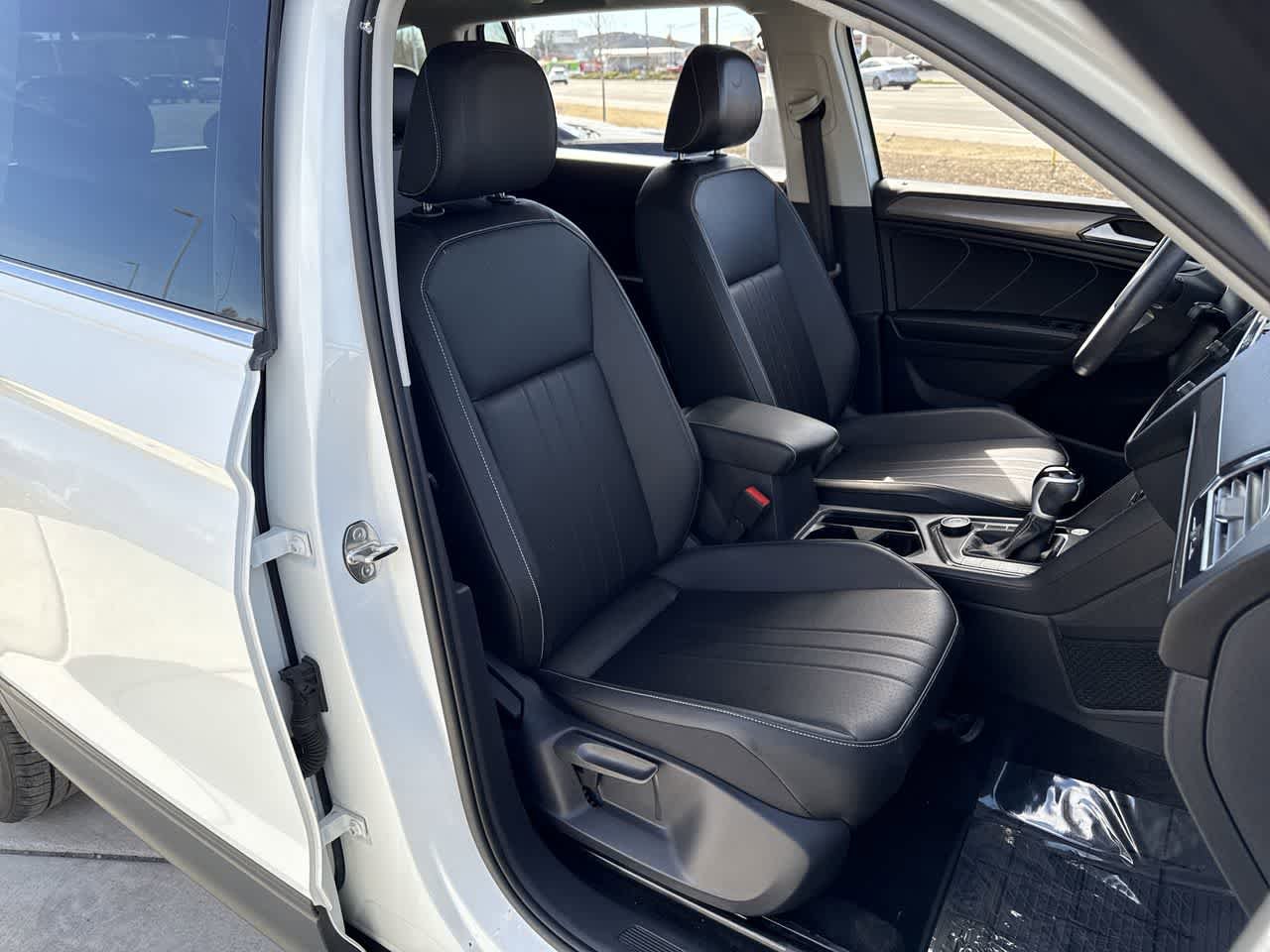 Used 2024 Volkswagen Tiguan SE image 14