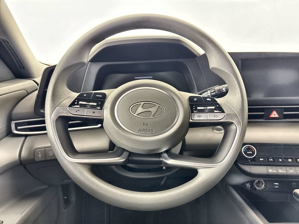 Certified 2025 Hyundai Elantra Hybrid FWD image 11