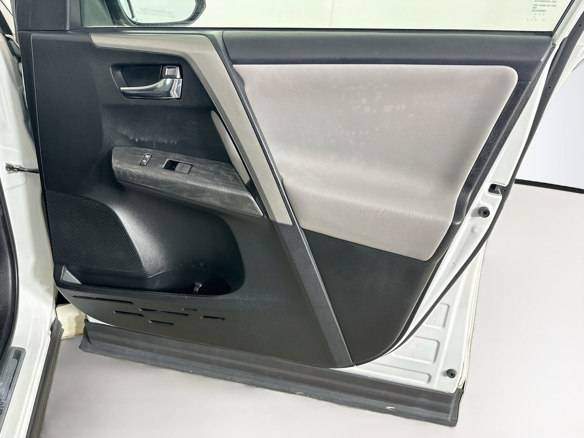 Used 2017 Toyota RAV4 Platinum FWD image 33