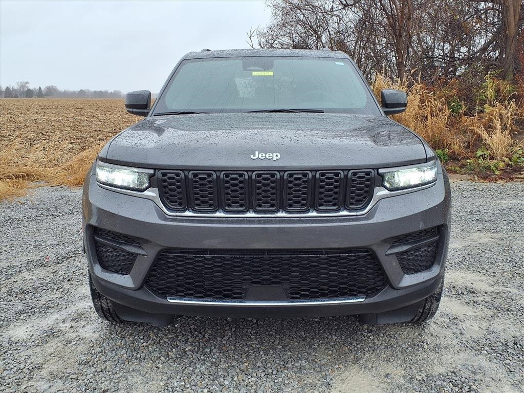 Used 2024 Jeep Grand Cherokee Laredo image 23