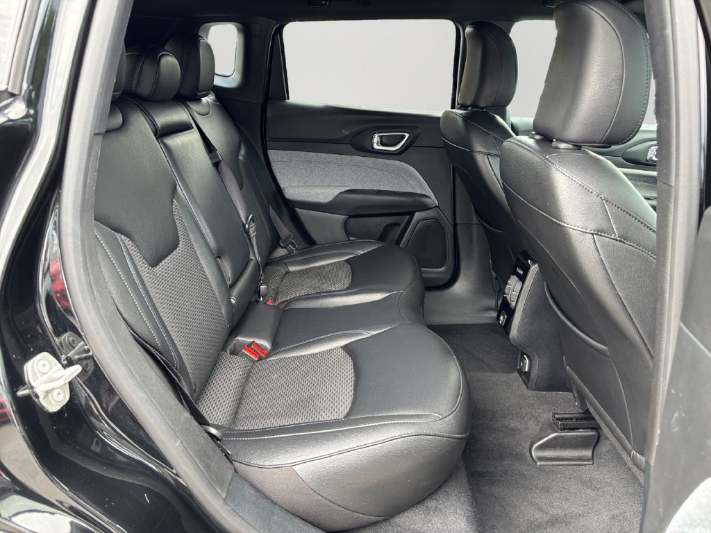 Certified 2024 Jeep Compass Latitude AWD/4WD image 13