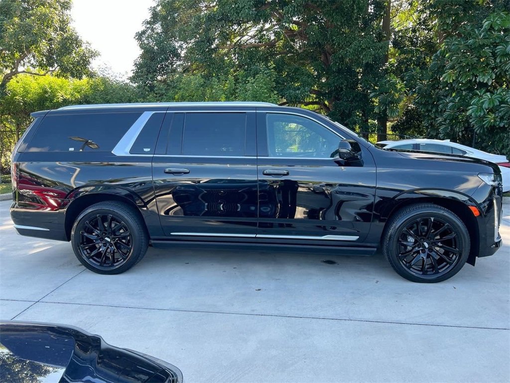 Used 2024 Cadillac Escalade ESV Premium Luxury w/ Performance Package image 8