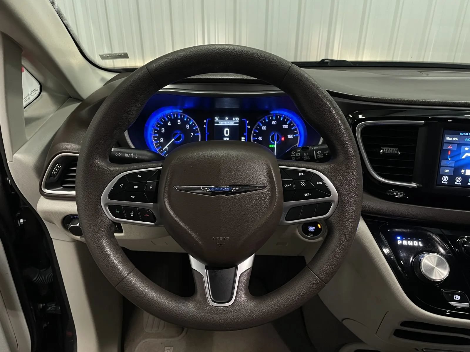 Used 2018 Chrysler Pacifica LX FWD image 17