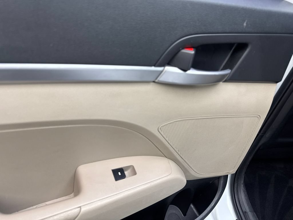 Used 2019 Hyundai Elantra SE FWD image 25