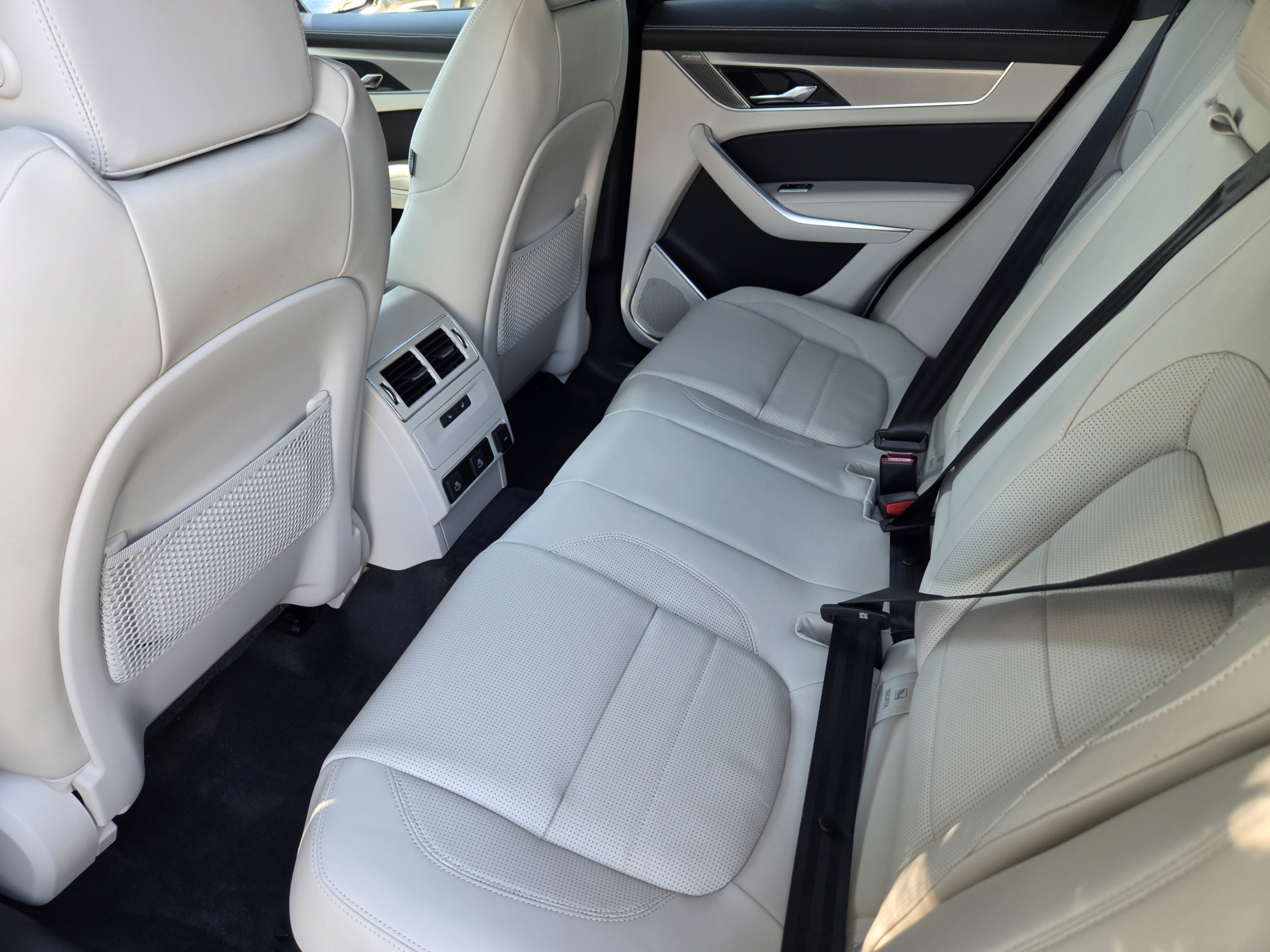 Used 2026 Jaguar F-PACE R-Dynamic S AWD/4WD image 27