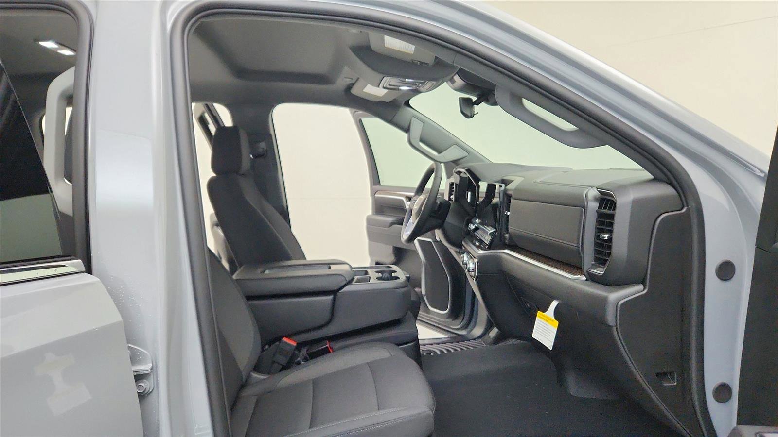 Used 2025 GMC Sierra 1500 SLE image 30