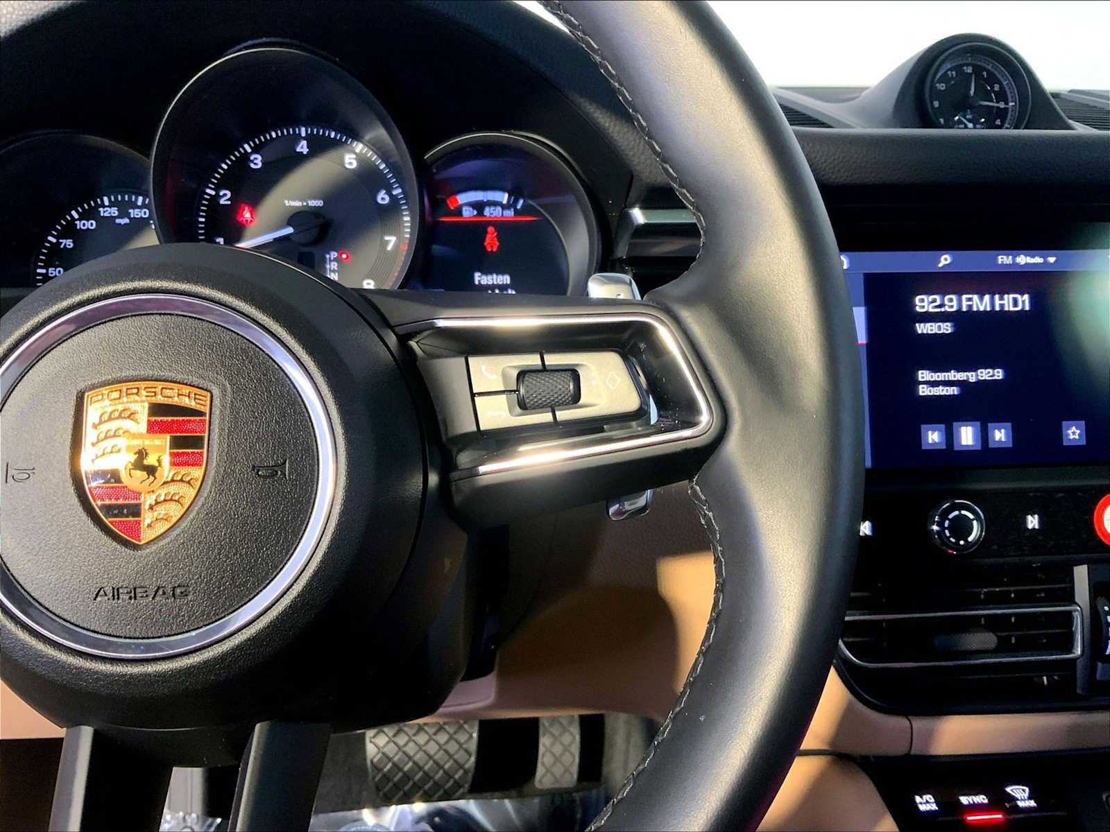 Certified 2025 Porsche Macan image 28