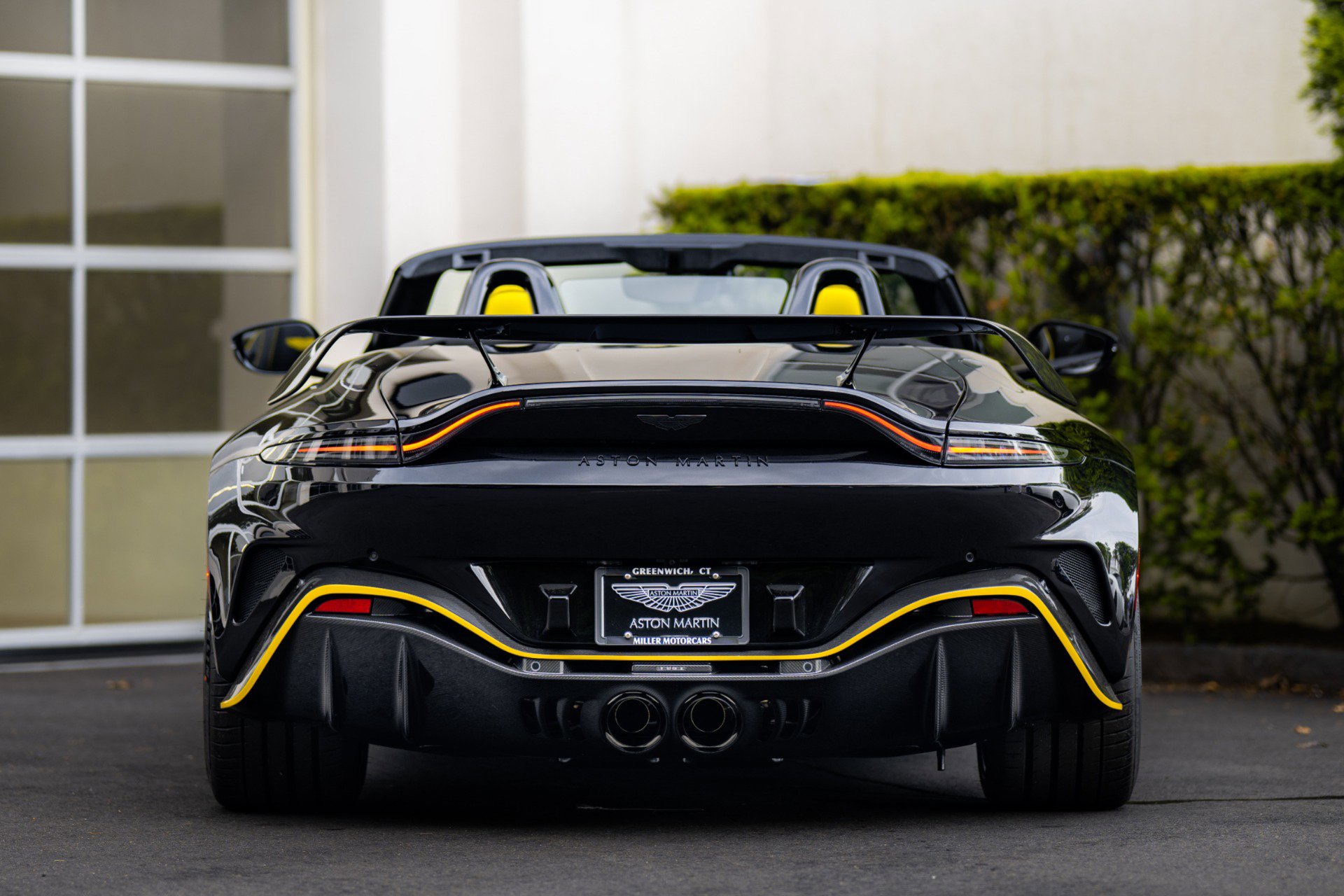 Used 2023 Aston Martin V12 Vantage Roadster image 41
