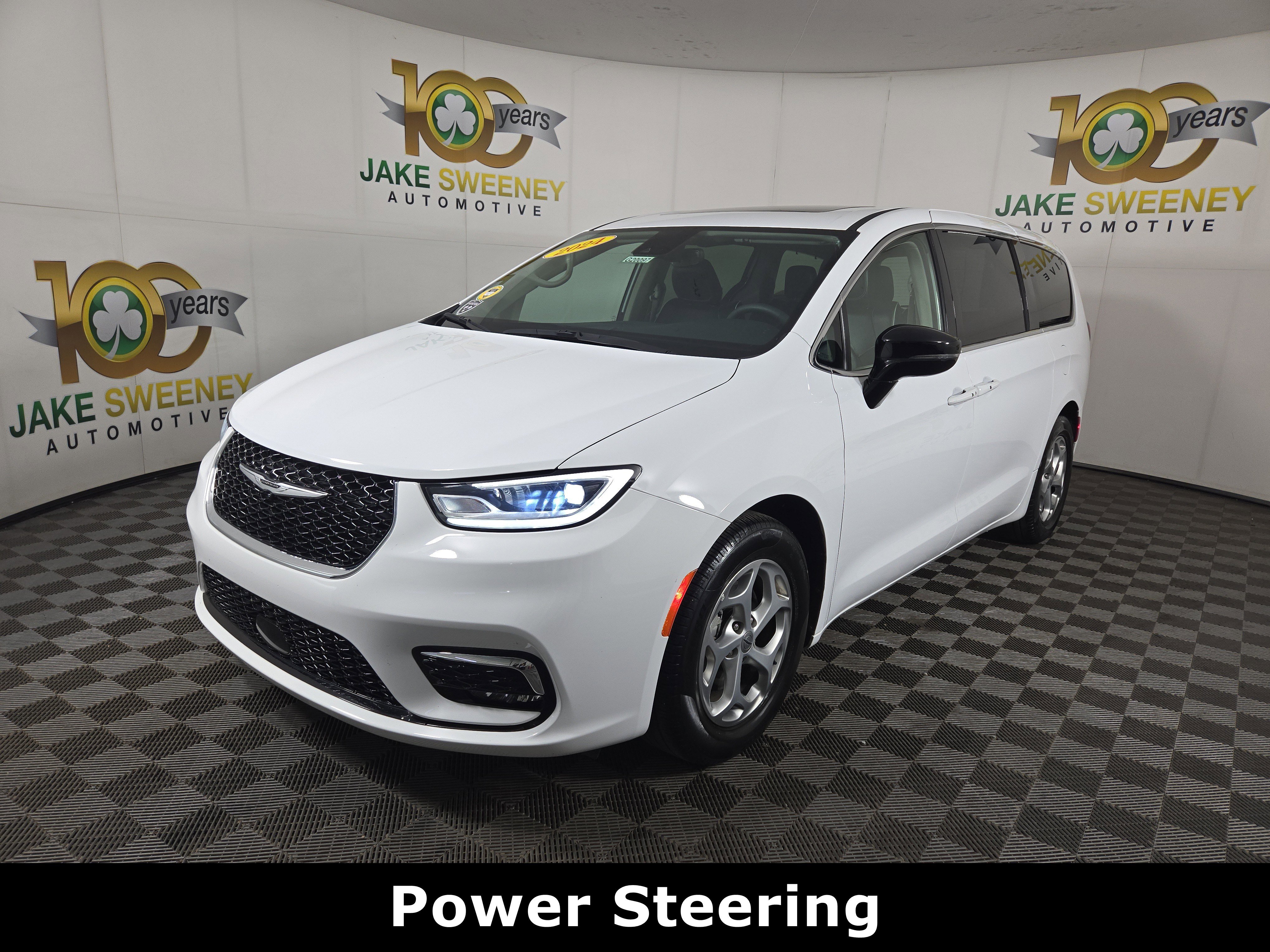 Used 2024 Chrysler Pacifica Limited image 3