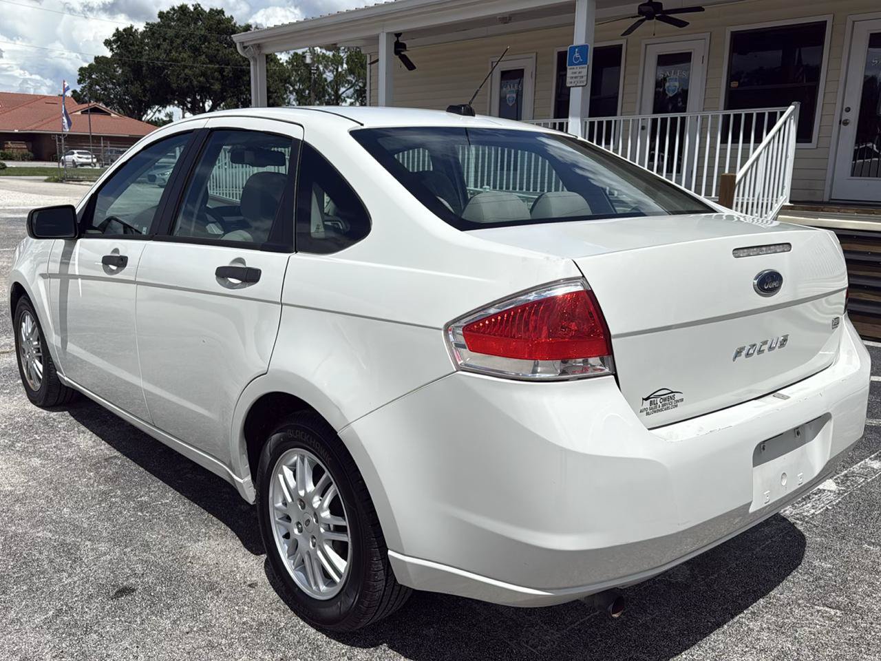 Used 2011 Ford Focus SE w/ 201A Rapid Spec Order Code FWD image 3