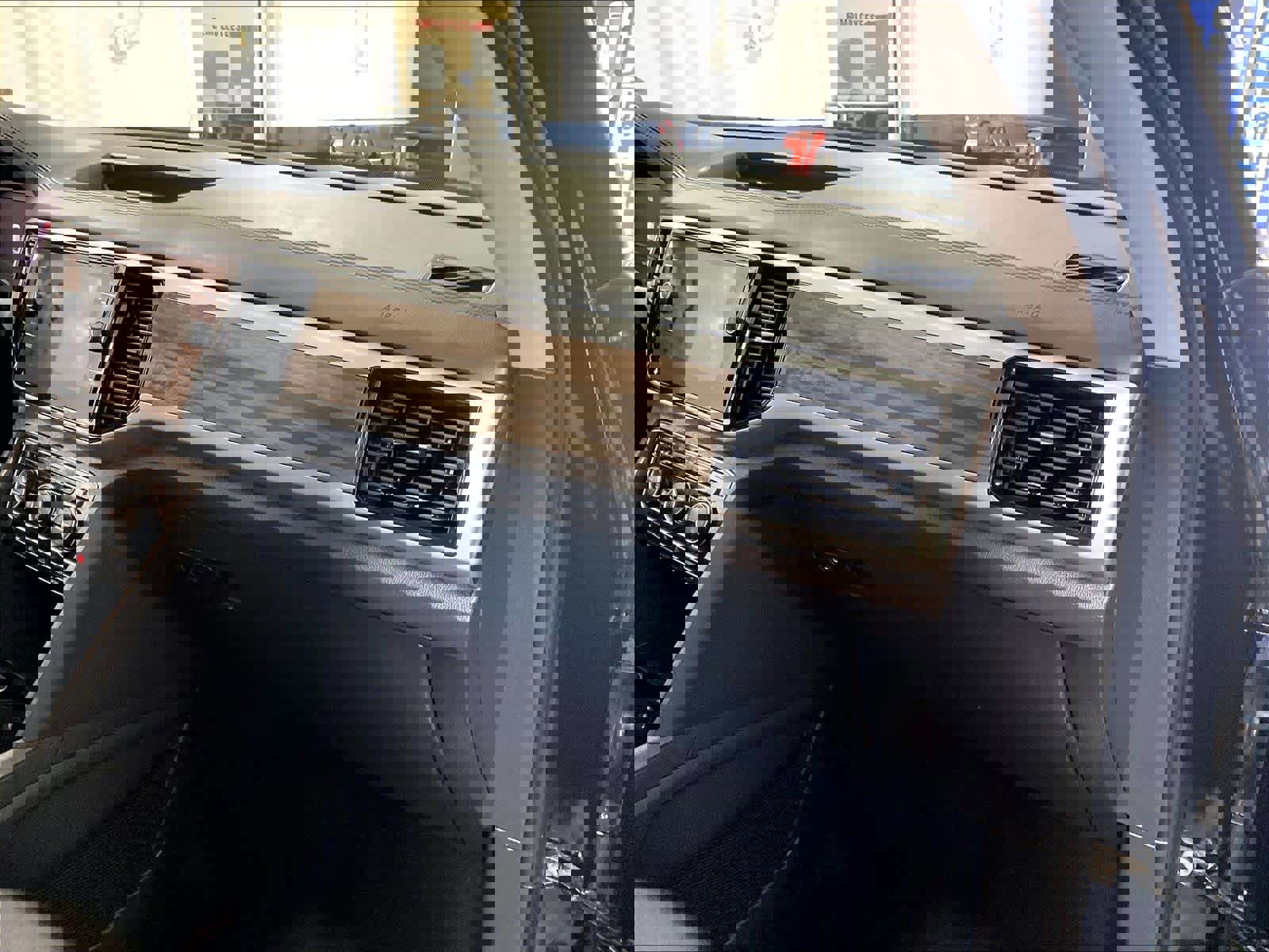 Used 2023 Volkswagen Atlas SEL image 13