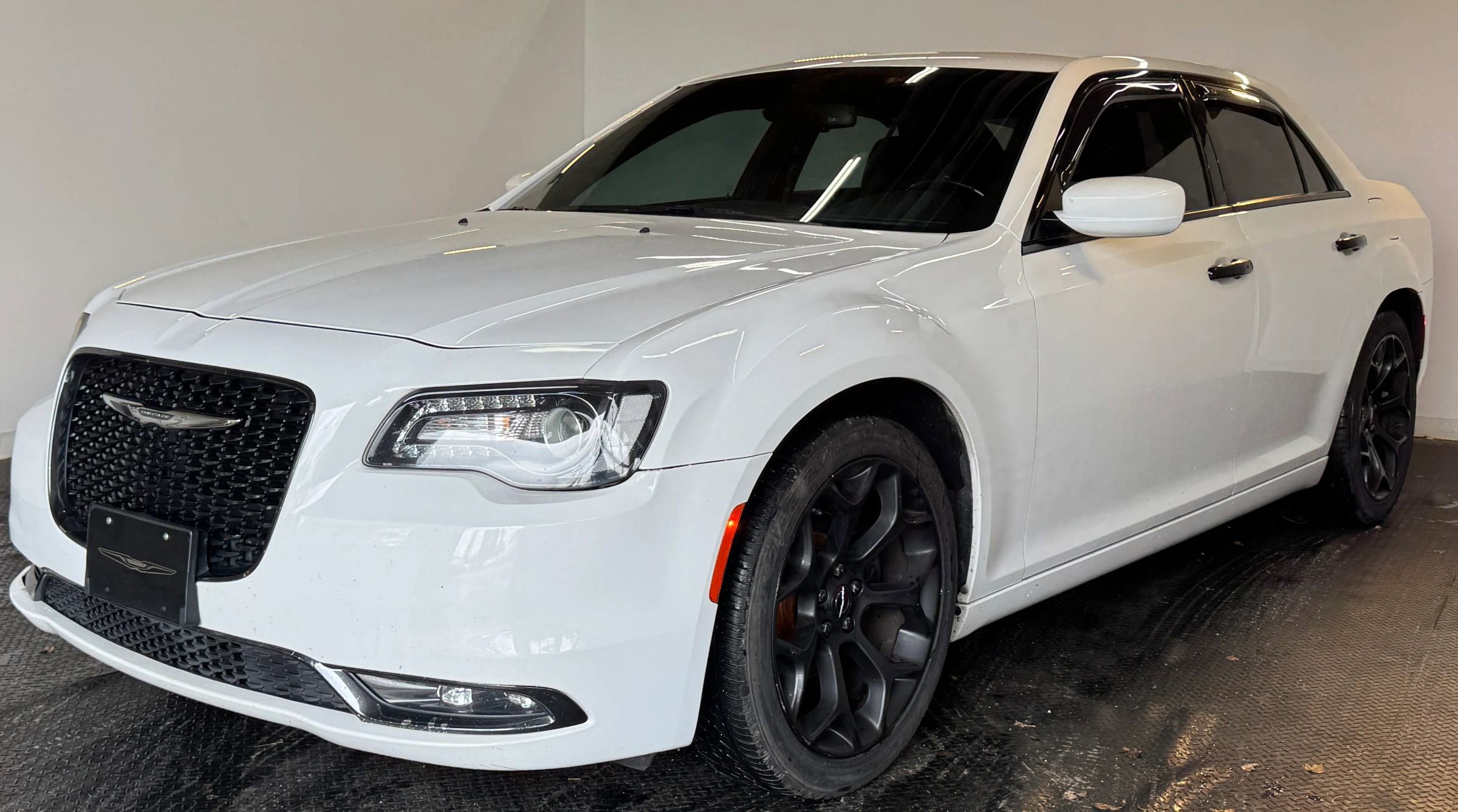 Used 2019 Chrysler 300 S RWD image 2