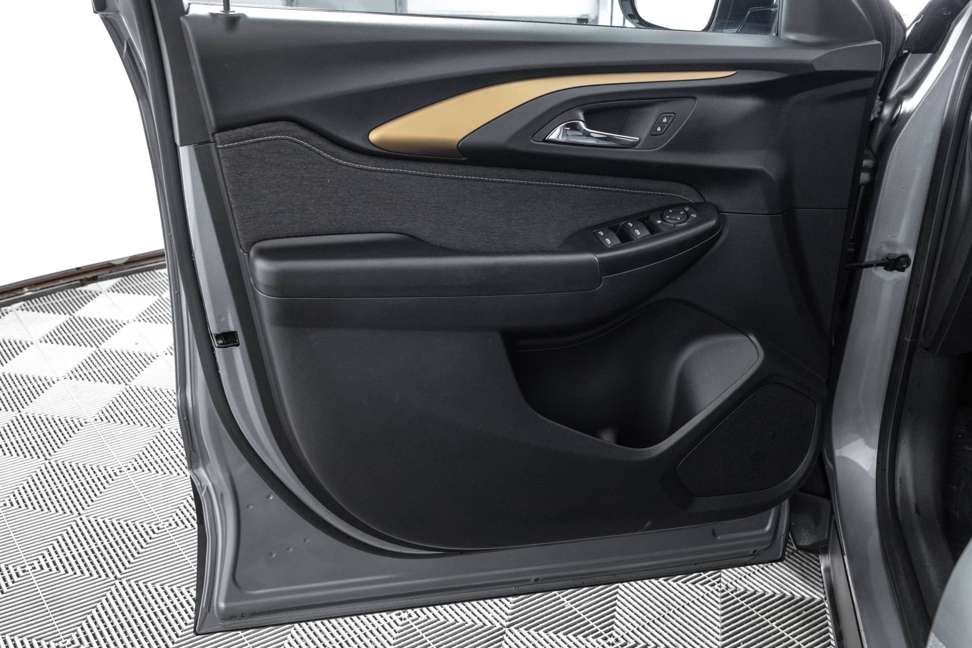 Used 2023 Chevrolet TrailBlazer ACTIV w/ Convenience Package FWD image 34