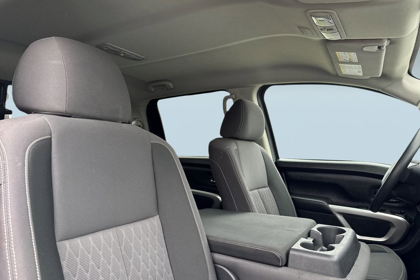 Used 2023 Nissan Titan SV image 25