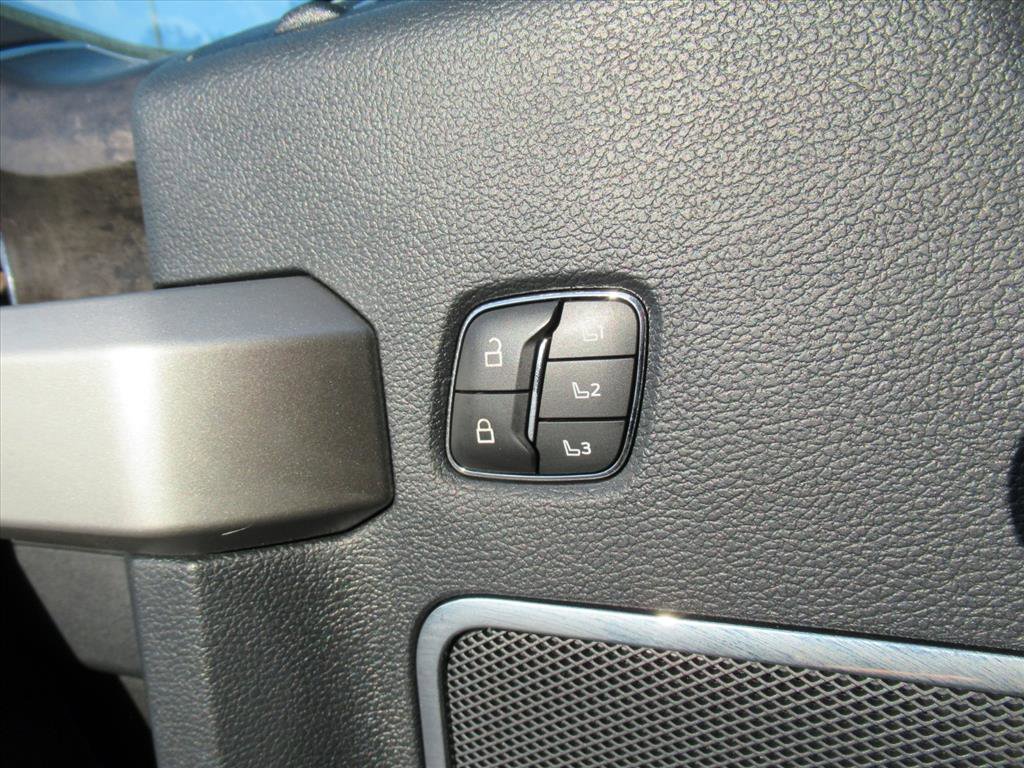 Used 2022 Ford F250 Lariat w/ Chrome Package image 27