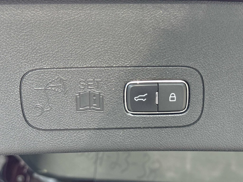 Used 2023 Lincoln Aviator Reserve w/ Equipment Group 201A RWD image 12