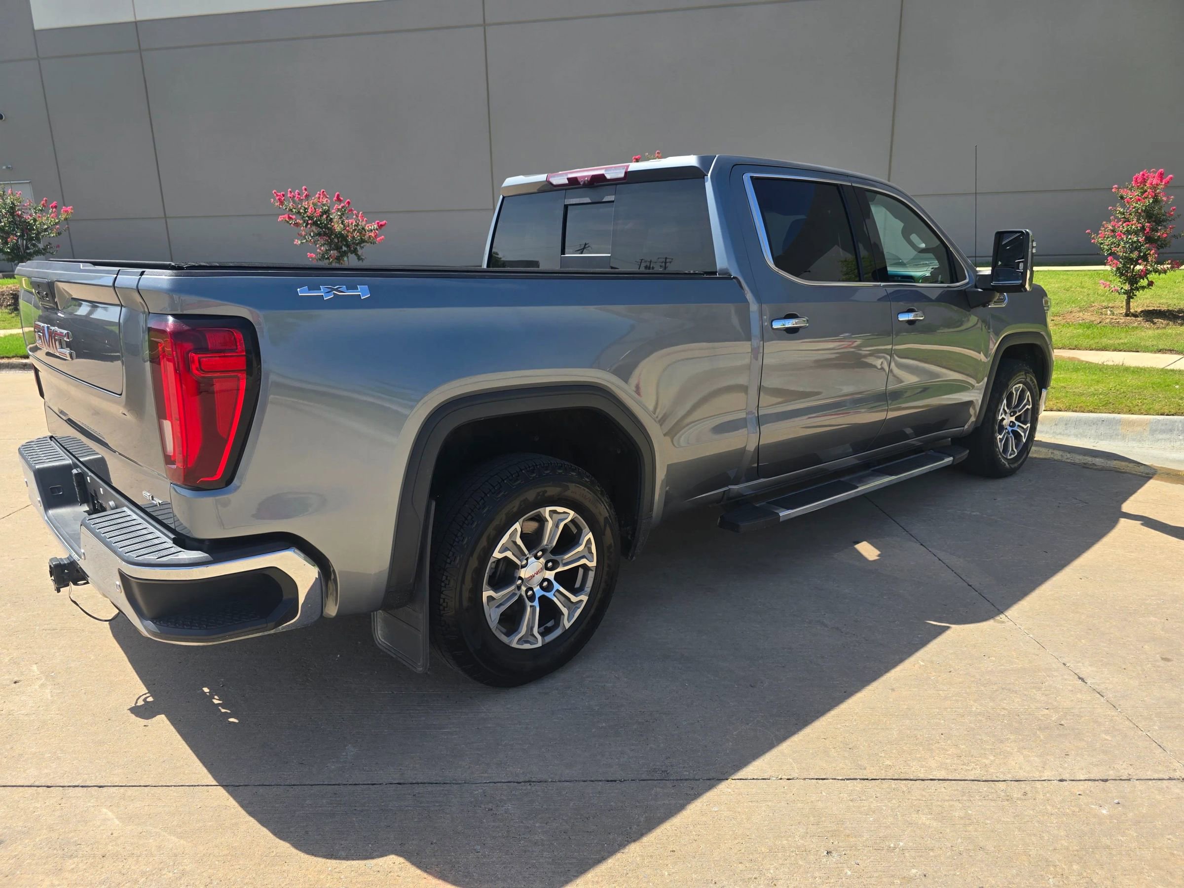 Used 2021 GMC Sierra 1500 SLT image 4