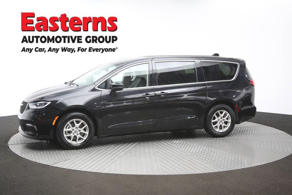 Used 2023 Chrysler Pacifica Touring-L FWD image 60