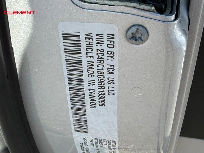 Used 2024 Chrysler Pacifica Touring-L FWD image 31
