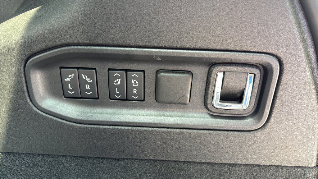 Certified 2026 Cadillac Vistiq Sport w/ LPO, Floor Liner Package AWD/4WD image 29
