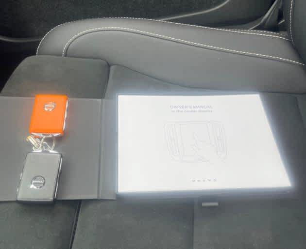 Used 2023 Volvo XC40 Recharge Ultimate AWD/4WD image 4