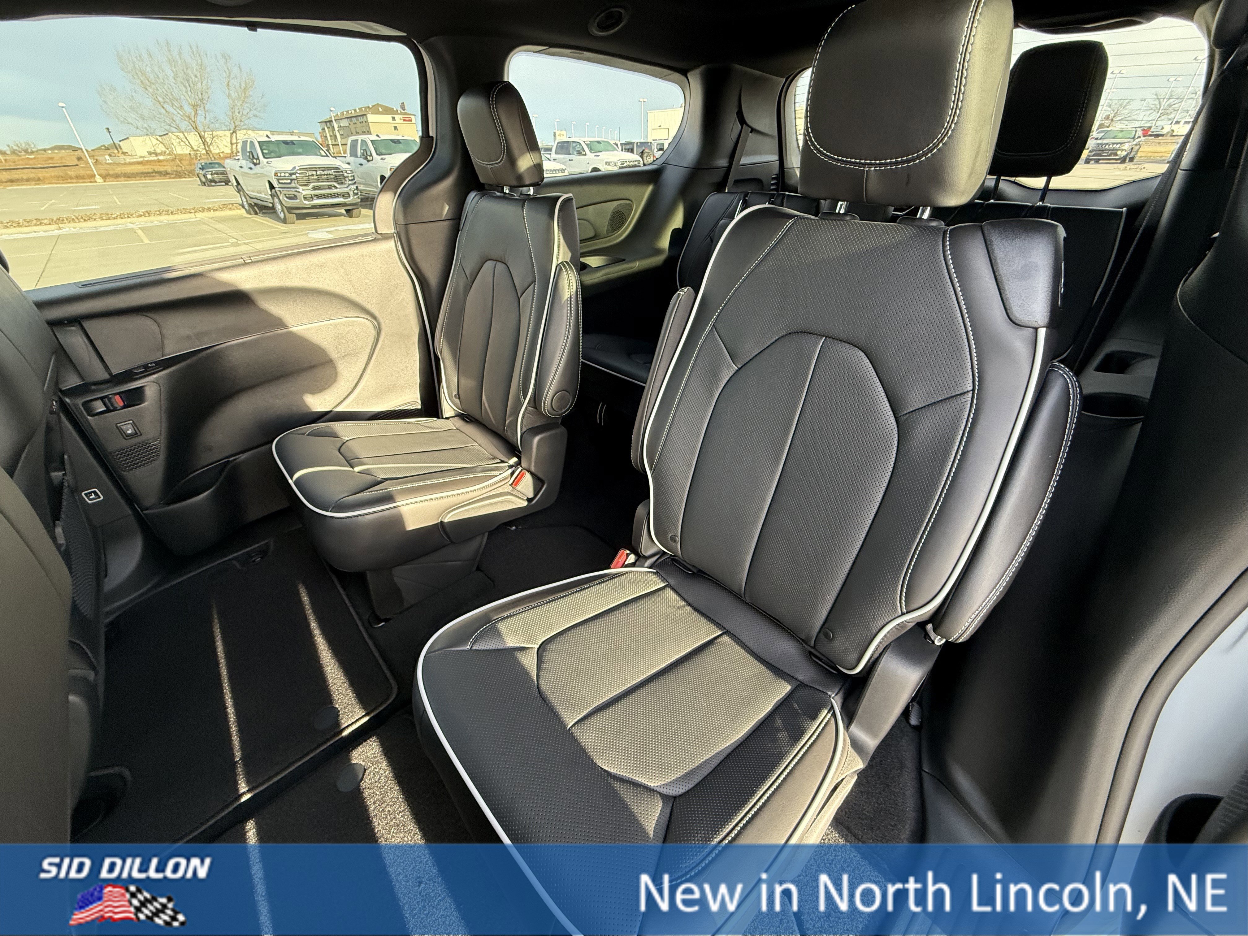 New 2026 Chrysler Pacifica Limited w/ S Appearance Package image 15