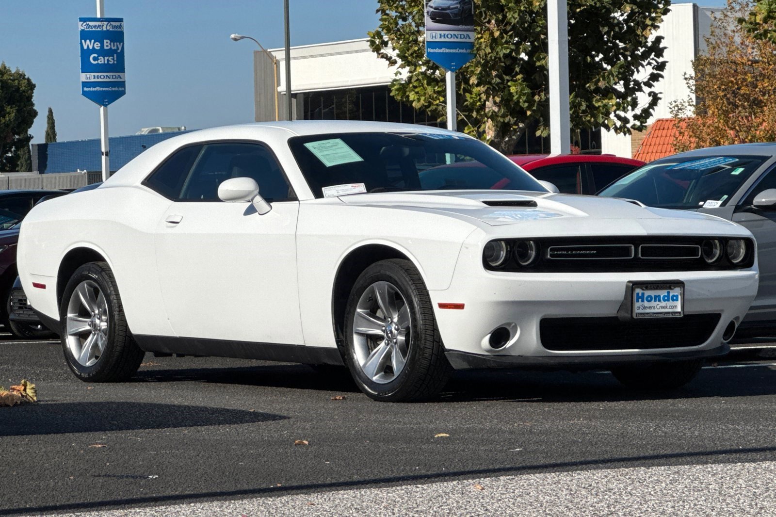 Used 2015 Dodge Challenger SXT image 6
