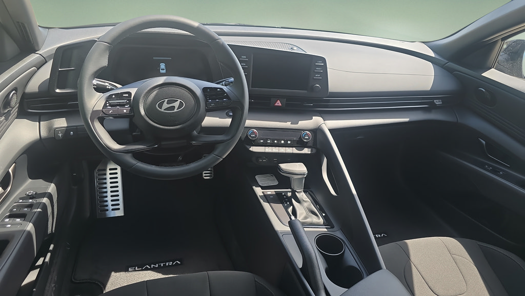 New 2026 Hyundai Elantra Sport FWD image 17