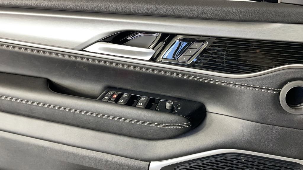 New 2025 Jeep Wagoneer L Series II image 30